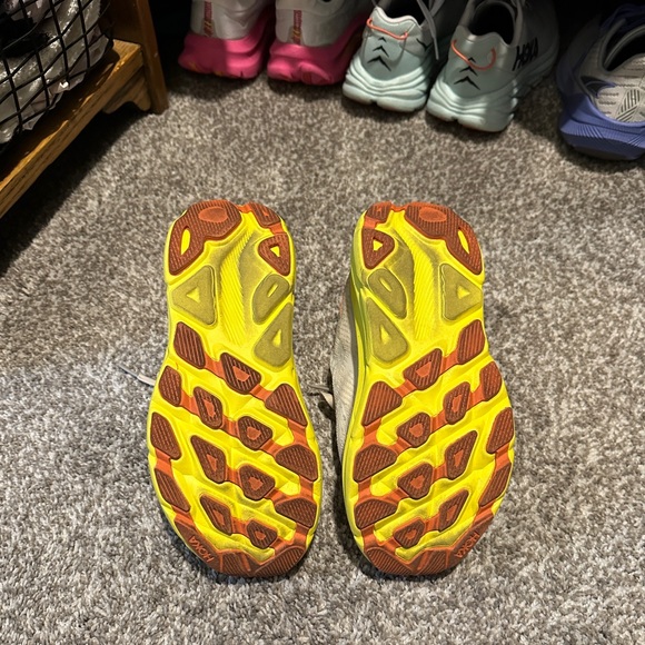 HOKA Clifton 9 in Eggnog/Passionfruit - Picture 6 of 6